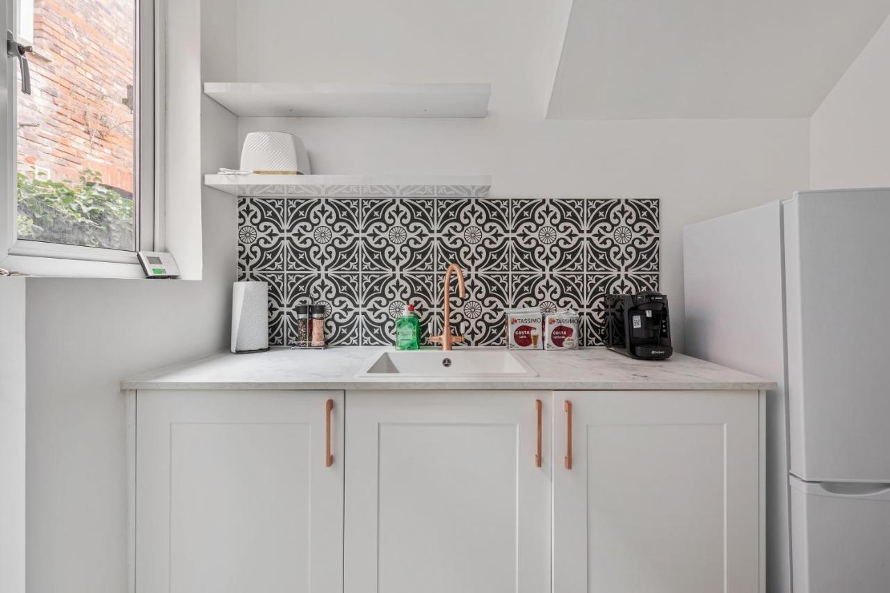 Beautifully Modern 2-Bed Apartment W/Garden London Eksteriør billede