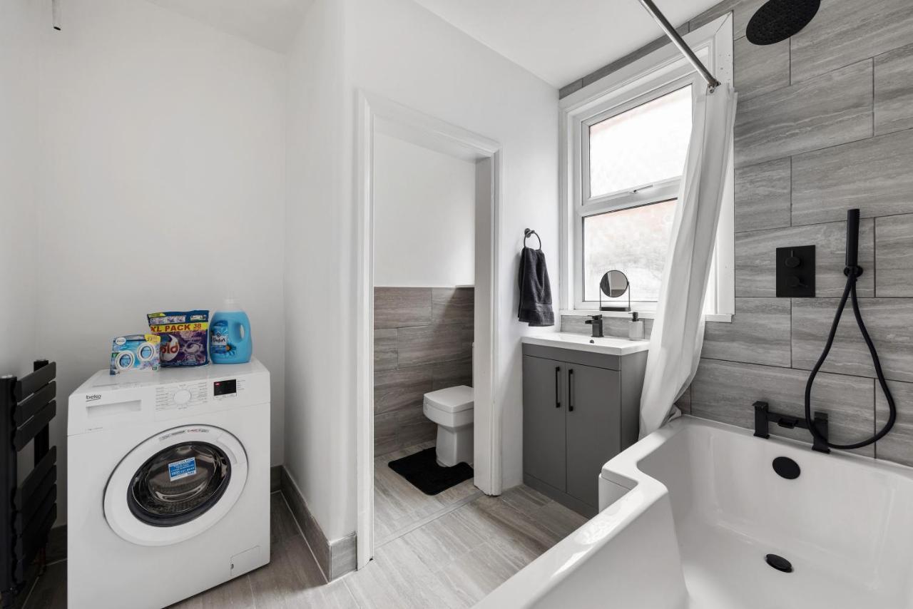 Beautifully Modern 2-Bed Apartment W/Garden London Eksteriør billede